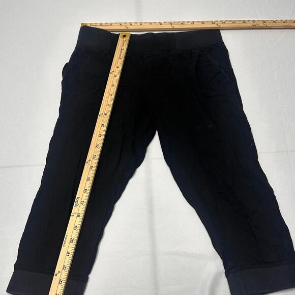 2B Bebe Size Small Black Vintage Capris Suoer Soft & Flattering - Picture 5 of 6